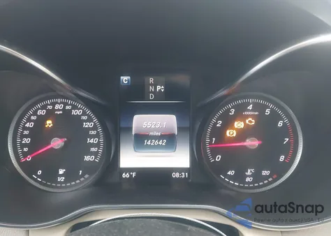 2017 Mercedes-Benz C 300 z USA, uszkodzony, nr VIN 55SWF4JB7HU186308